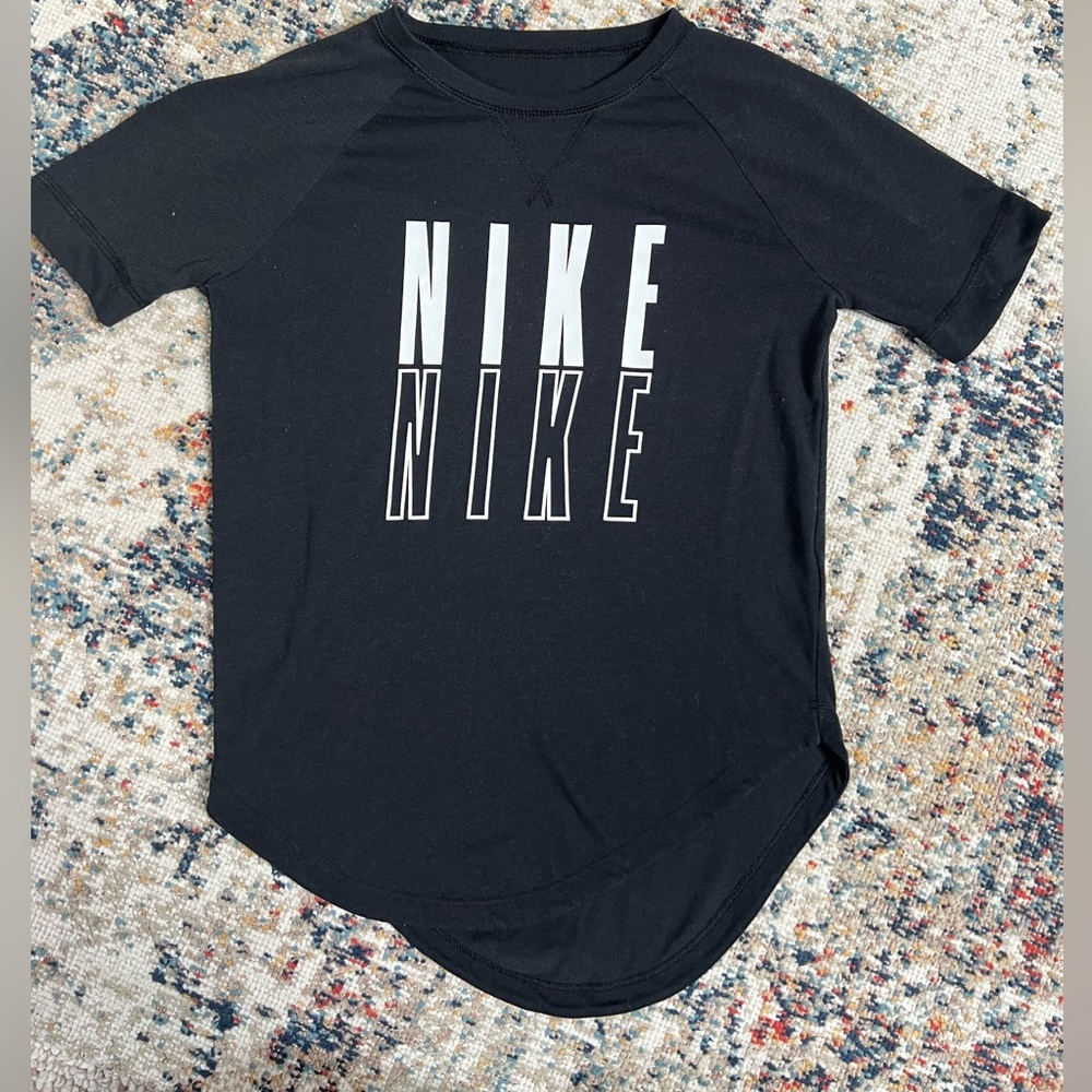 Girls Dri-Fit Nike tee - Picture 2 of 4
